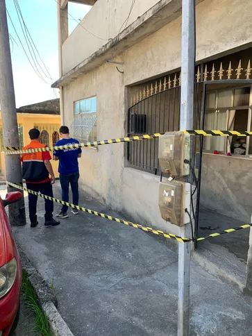 O local foi interditado pela Defesa Civil devido ao risco de desabamento