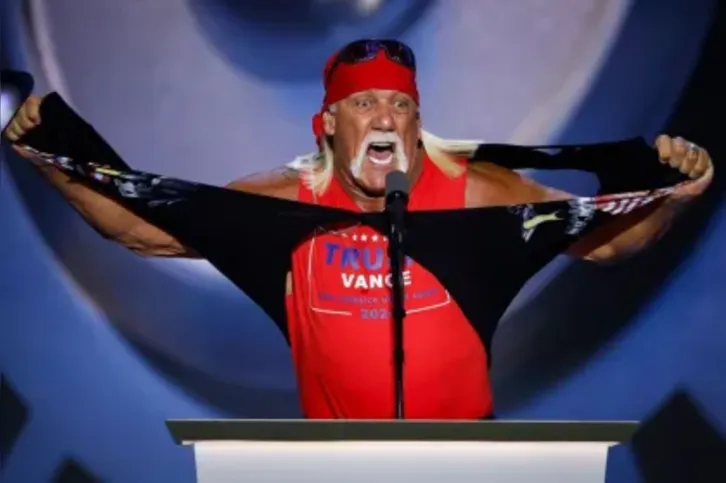 Hulk Hogan discursa em evento republicano nos EUA