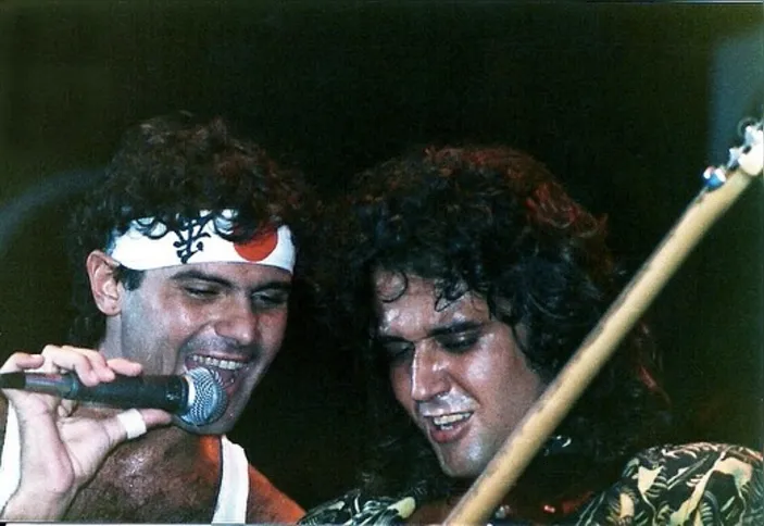 Meanda e Cazuza fizeram uma grande parceria nos anos 80, compondo músicas como "Vai à Luta" e " O Nosso Amor A Gente Inventa”