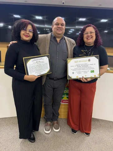 Beca Carvalho, o vereador Tião Nanci e Ligia Helena Carvalho, coordenadora do Dom Sarau