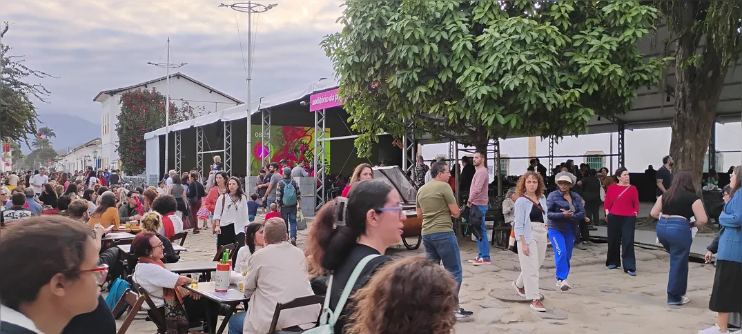 Considerado um dos maiores festivais de literatura da América Latina, o evento conta com 21 mesas literárias na programação oficial