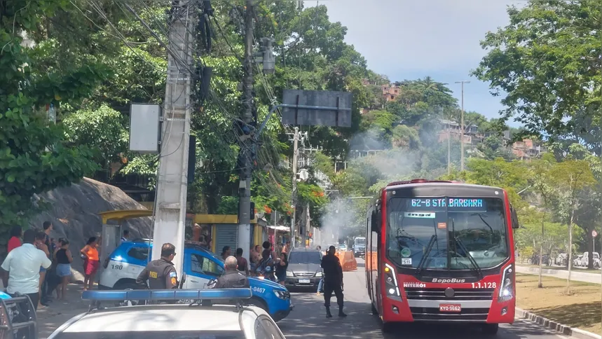 Houve uma tentativa de fechamento da via, por ordem da organização criminosa local