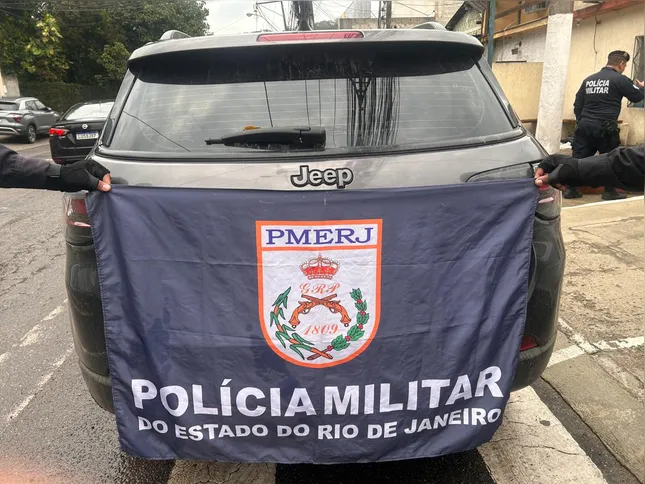Veículo com restrição de roubo.