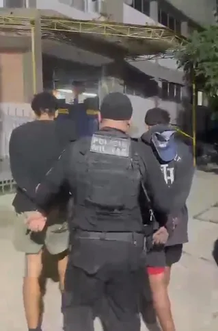 Ambos foram encaminhados, junto com o material recuperado, à 77ª DP (Icaraí)