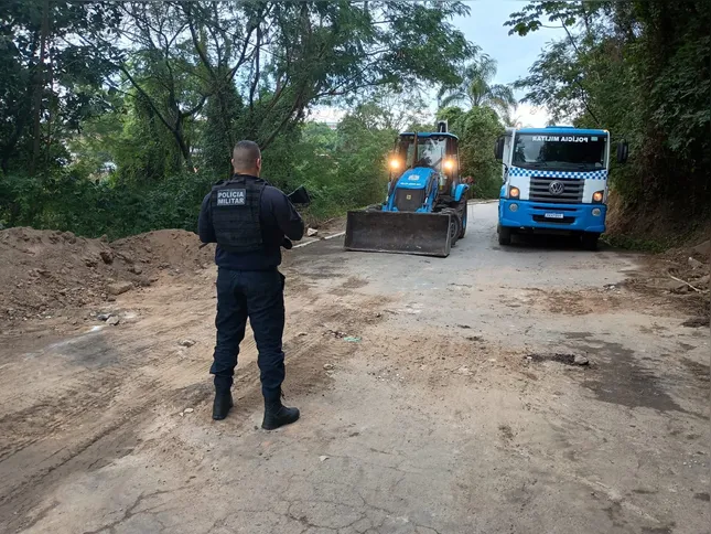Em Niterói, a operação ocorreu na comunidade do Caramujo
