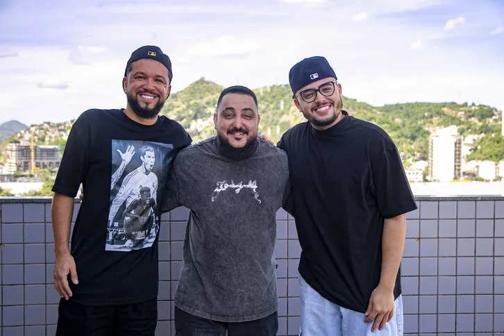 A atual formação é composta por Pedro Leitte (reco-reco), Farias (volcal) e Miguel Torres (pandeiro)