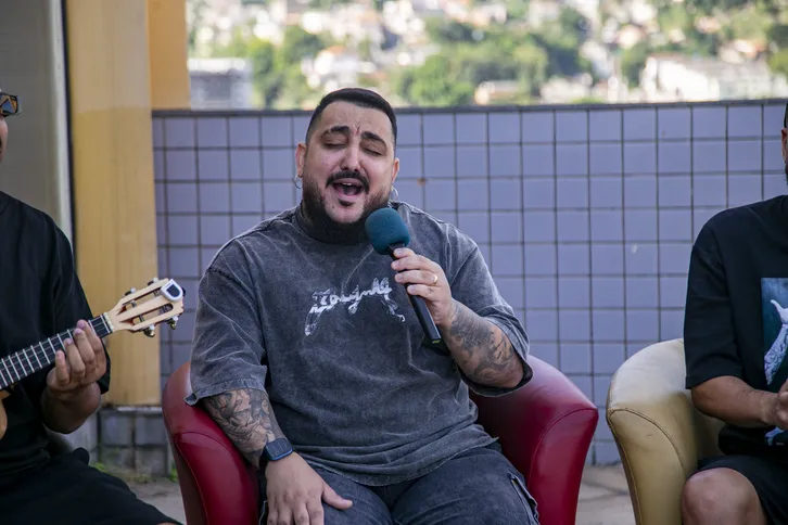 Farias é o vocalista do Pagode do Adame