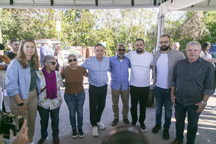 Cerimônia contou com a participação da família Marins e dos governantes de Niterói
