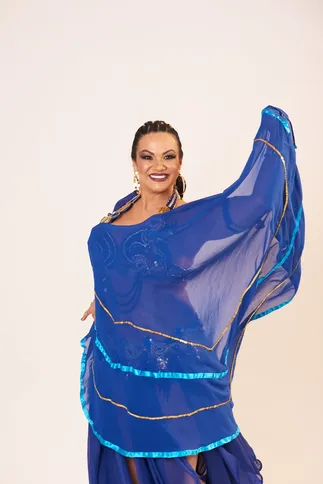 Imagem ilustrativa da imagem Premiada bailarina niteroiense comemora 20 anos de carreira e lança livro espiritualista