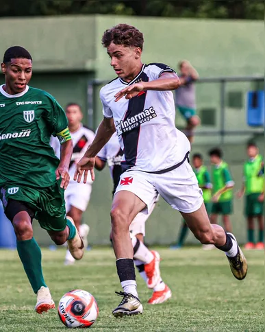 O atleta tem o sonho de seguir carreira no futebol