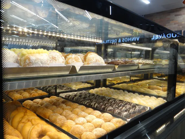 A unidade também vai contar com um mini shopping para quem quer fazer outras compras além das de mercado, com lojas de conveniência, drogaria, pet shop, lanchonetes e fast food