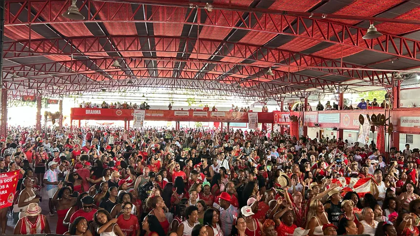 Imagem ilustrativa da imagem Torcida da Viradouro acompanha apuração do Carnaval 2025 com expectativa