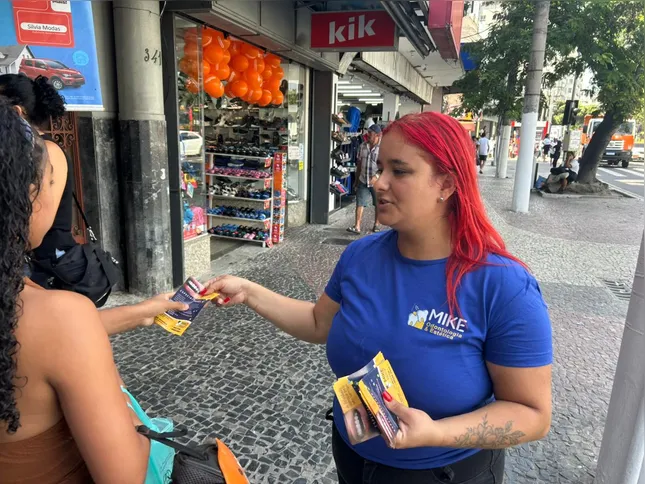 Panfletista, Renata Ferreira, acredita que um dia a mais de descanso pode ajudar no desempenho no trabalho