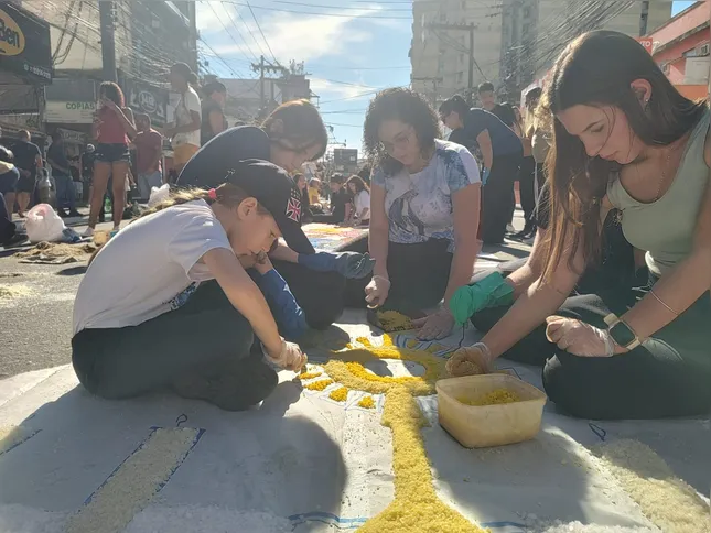 Maria Figueiredo durante participação em evento que celebra cultura, fé e tradição