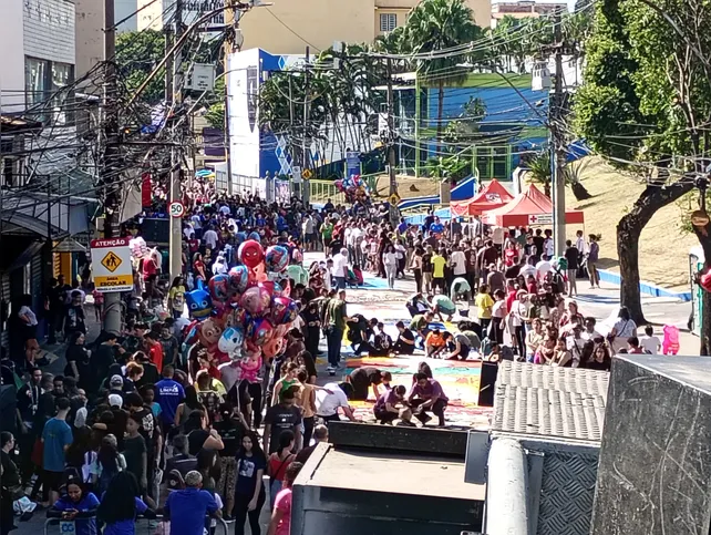 Rua é tomada pela demonstração de fé