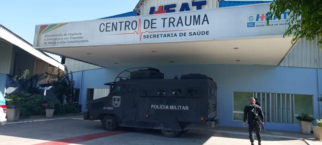 Dois homens foram baleados no Jockey e estão internados no no Hospital Alberto Torres, no Colubandê