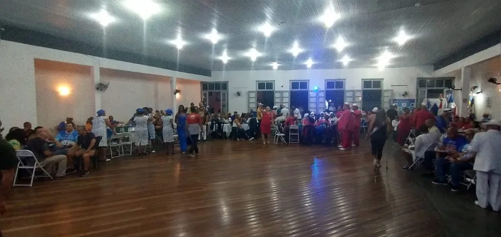 Salão nobre do clube recebeu agremiações e personalidades do mundo do samba