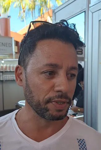 Anderson Siqueira, cabeleireiro que atua em Itaboraí