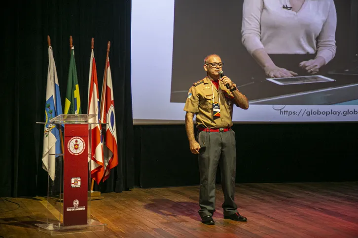 Coronel Cássio Capelli homenageia bombeiros e relembra resgate da baleia jubarte em Búzios, premiado internacionalmente em 2018