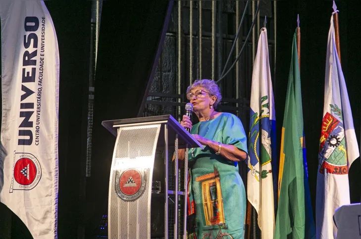 Reitora Jaína fez um discurso emocionado, relembrando dos professores e percursores da Educação no município de São Gonçalo, Joaquim de Oliveira e Marlene Salgado de Oliveira