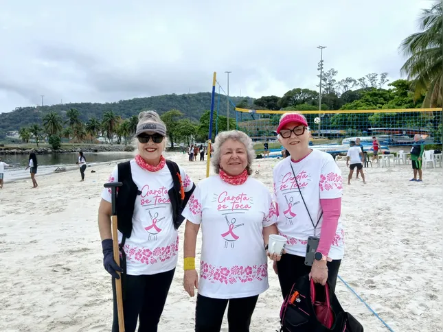 Grupo de canoagem Rosas Va'a, que busca estimular o esporte para uma melhoria na qualidade de vida