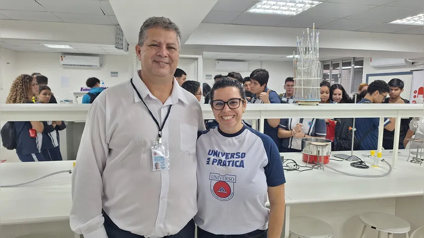 Fábio Tavares, reitor da Universo São Gonçalo e Rosane Saldanha. assistente administrativa da Universo