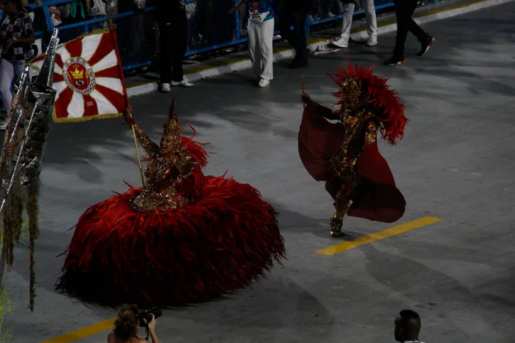 Imagem ilustrativa da imagem Viradouro faz grande desfile e sonha com o bicampeonato