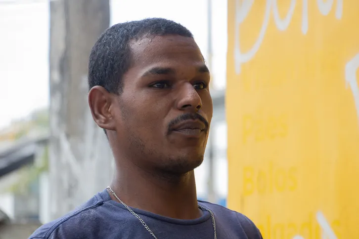 Moradores e comerciantes relatam insegurança devido ao abandono da obra