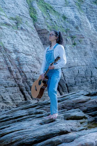 Imagem ilustrativa da imagem Artista da região aposta em clipe cinematográfico para inaugurar nova fase do rock autoral