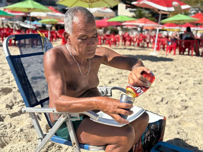 Aposentado comenta que, durante veranico, a praia teve uma movimentação menos agitada do que durante o verão