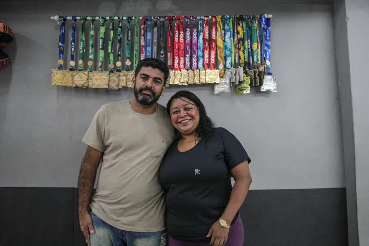 Imagem ilustrativa da imagem Atletas de Niterói vendem paçoca para disputar o Brasileiro de Jiu-Jitsu em São Paulo