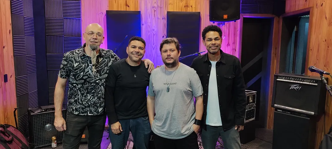 Fundada em 1998, em São Gonçalo (RJ), pelo cantor e compositor Rafael Vieira, a banda Donna Lolla construiu sua trajetória com criatividade e perseverança