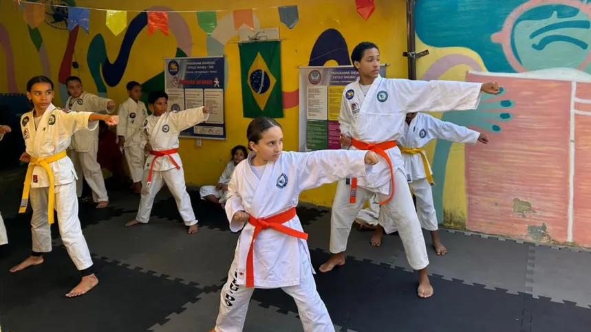 Imagem ilustrativa da imagem Biblioteca muda vidas de crianças autistas em Anchieta, na Zona Norte