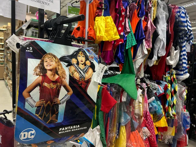 As fantasias de personagens têm muita procura no Carnaval