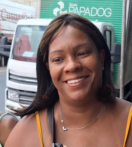 “Espero ver muita alegria e boas fantasias”, afirma Jaqueline Ramos, 43 anos.