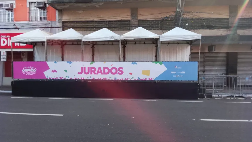 Uma equipe de jurados vai avaliar a passagem de 14 agremiações integrantes do 'Supergrupo'