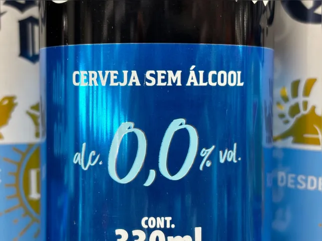 Donos de bares em São Gonçalo comentam sobre as vendas e o perfil do público que compra cervejas sem álcool