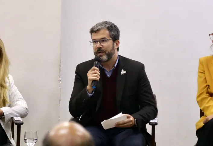 Com o SUS, o povo vive mais. Estamos falando de serviços que utilizam o que há de mais moderno, como inteligência artificial, integração entre equipamentos, exames e estruturas de emergência, os chamados hospitais inteligentes”, declarou.