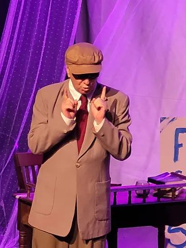 Imagem ilustrativa da imagem ‘Chico Xavier em Pessoa’ ocupa o palco de teatro em Icaraí