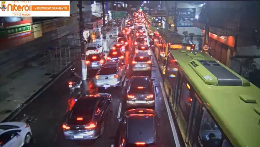 Imagem ilustrativa da imagem Chuva forte provoca alagamentos em Niterói e São Gonçalo e causa caos no trânsito