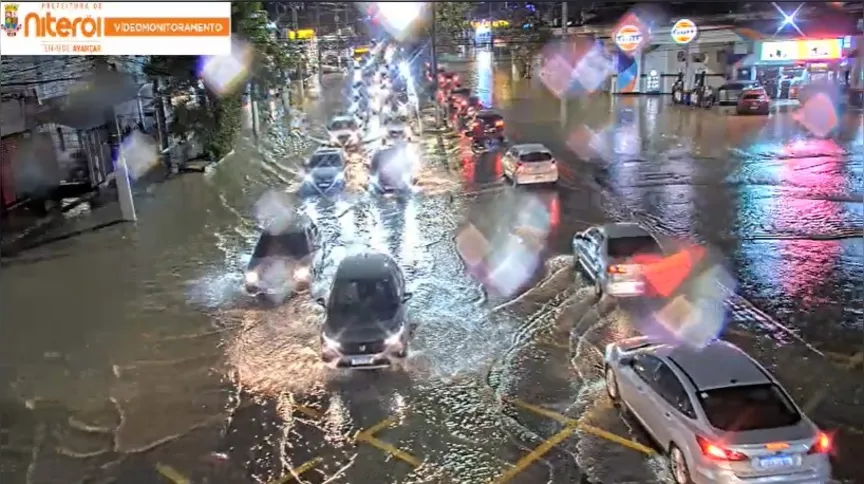 Imagem ilustrativa da imagem Chuva forte provoca alagamentos em Niterói e São Gonçalo e causa caos no trânsito