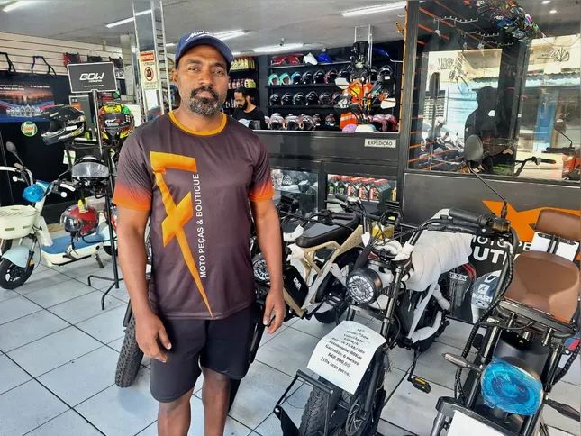 Leonardo, de 46 anos, gerente da X1 Motos