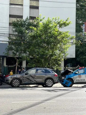 Acidente ocorreu na Avenida Roberto Silveira com a Rua Lopes Trovão, na manhã desta terça-feira (16)