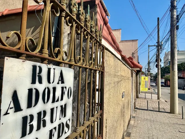 Moradores e comerciantes da Rua Adolfo Brum e Clodoaldo dos Reis dizem conviver com medo dos furtos constantes durante as madrugadas