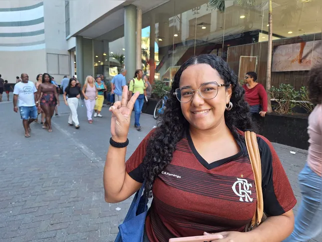 A fisioterapeuta, Elenice de Assis, acha que a seleção pode 'cair' nas oitavas