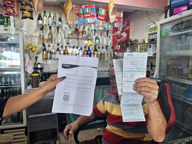 Comerciantes da Praia das Pedrinhas, em São Gonçalo, denunciam falta d’água após obras realizadas pela Águas do Rio