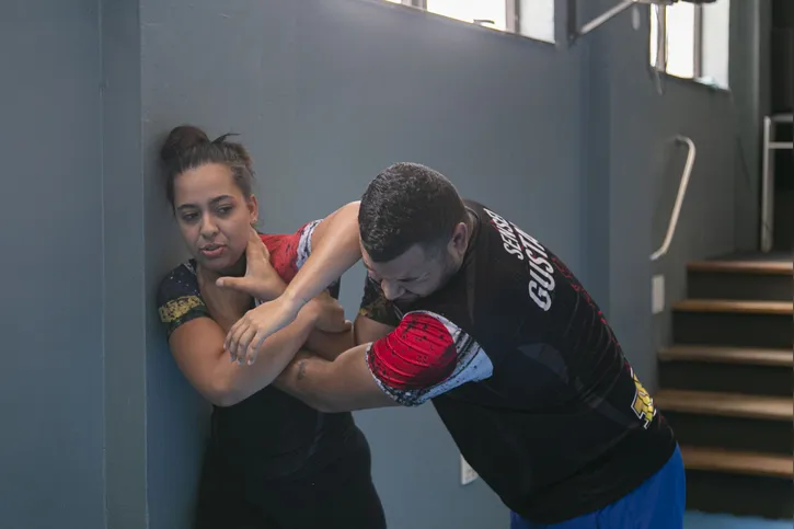 Imagem ilustrativa da imagem Contra a violência, projeto social oferece defesa pessoal gratuita para mulheres em São Gonçalo