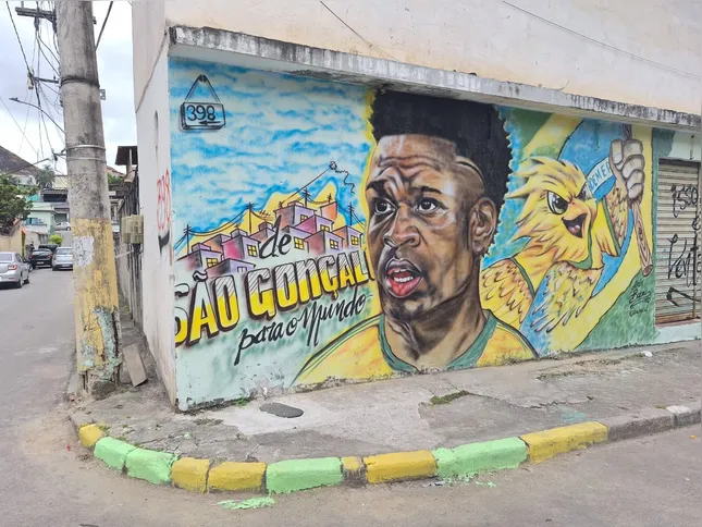 Um mural em homenagem ao jogador Vini Jr.