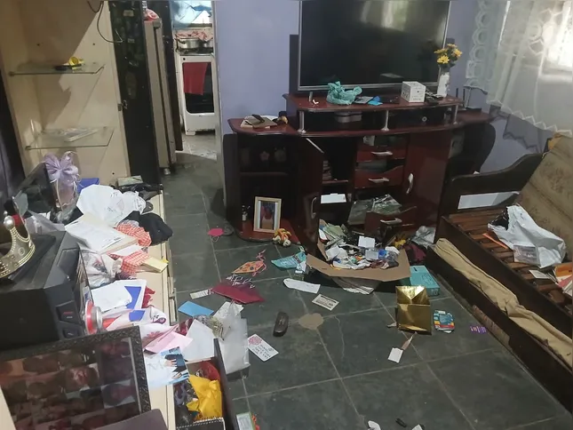 Agentes fizeram buscas na casa do suspeito nesta terça