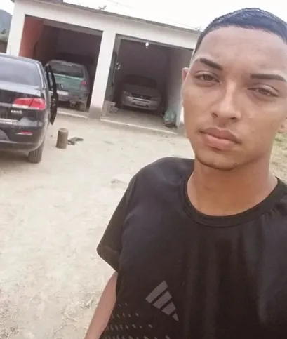 Adelmo da Silva dos Santos, Delminho Mecânico, está foragido